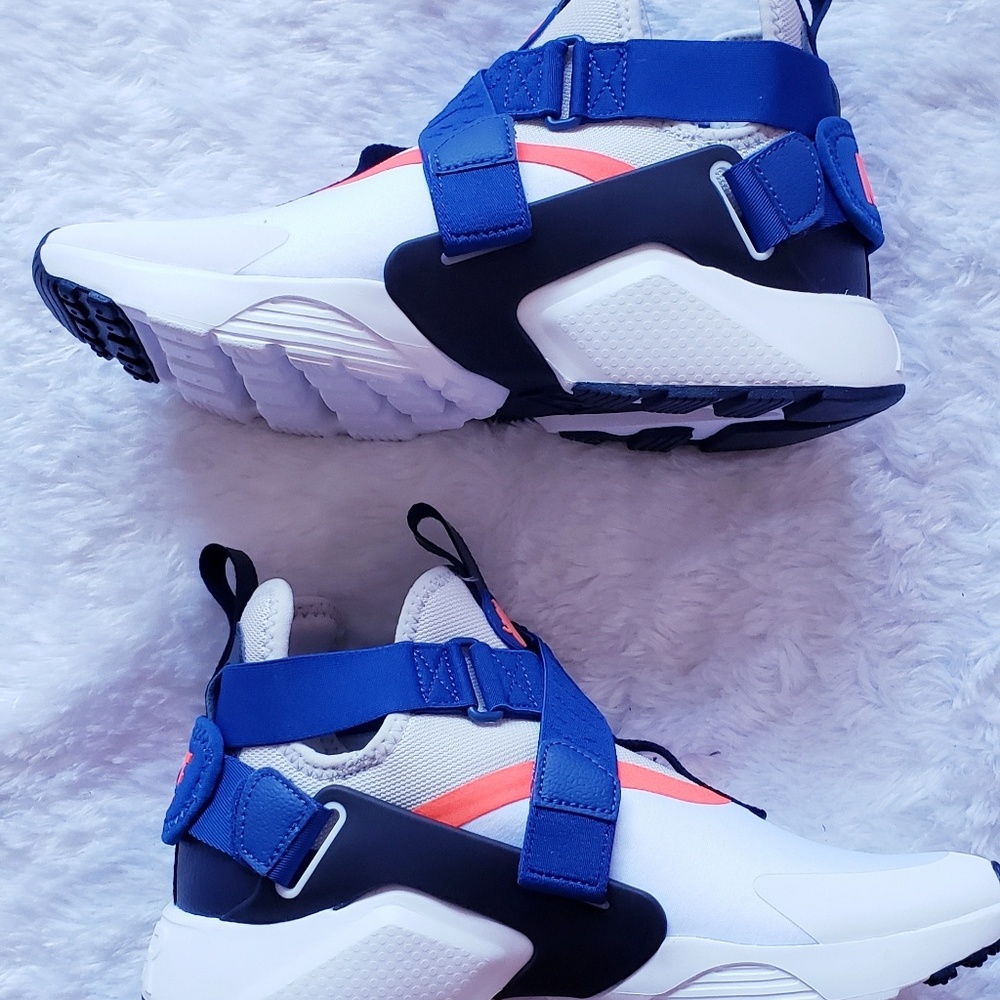 New Womens Nike Air Huarache City Low - Picture 1 of 7